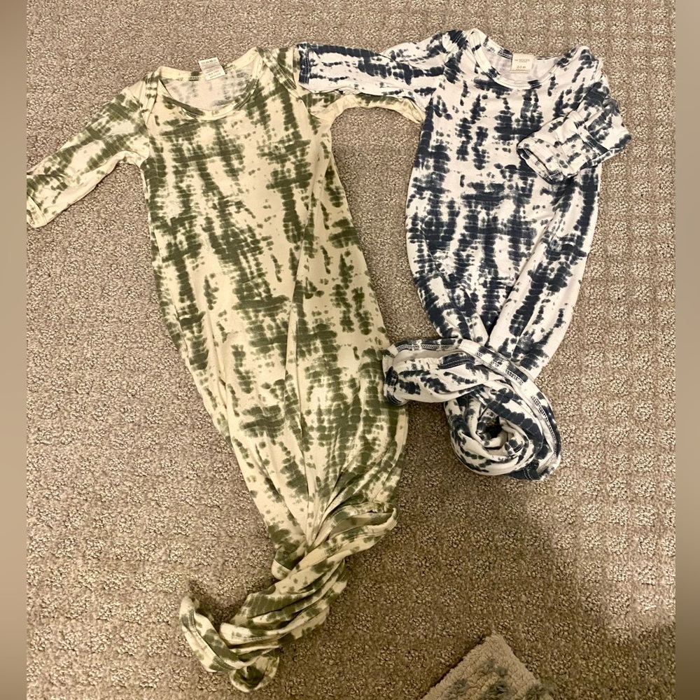 2 pack tie dye gowns size 0-3M (boy)